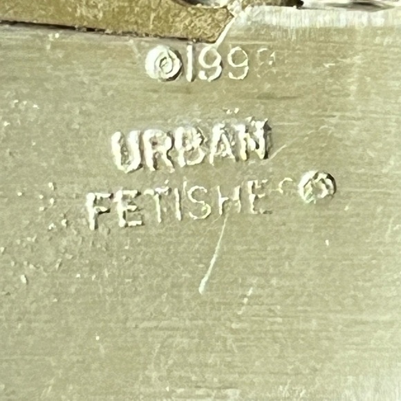 Urban Fetishes Brooch - Picture 6 of 10
